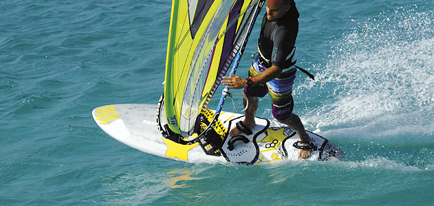 Windsurf MagazineQUATRO FREESTYLE WAVE 95L PREMIUM 2013 TEST REVIEW