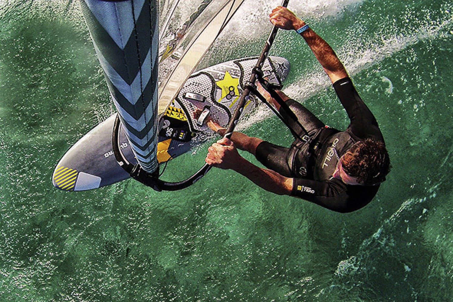 Windsurf MagazineQUATRO FREESTYLE WAVE 105L 2014 TEST REVIEW